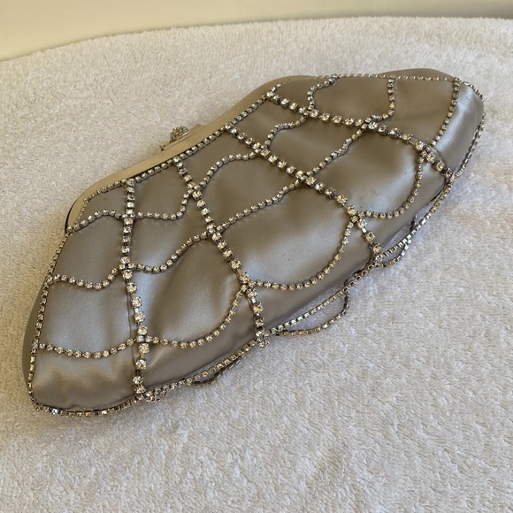 💋SOLD💋 Elegant Satin Clutch with crystals - Picture 3 of 14